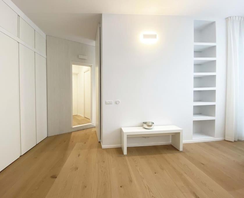 The Window On The Theatre And The Cathedral - Luxury Apartment Como Exterior photo
