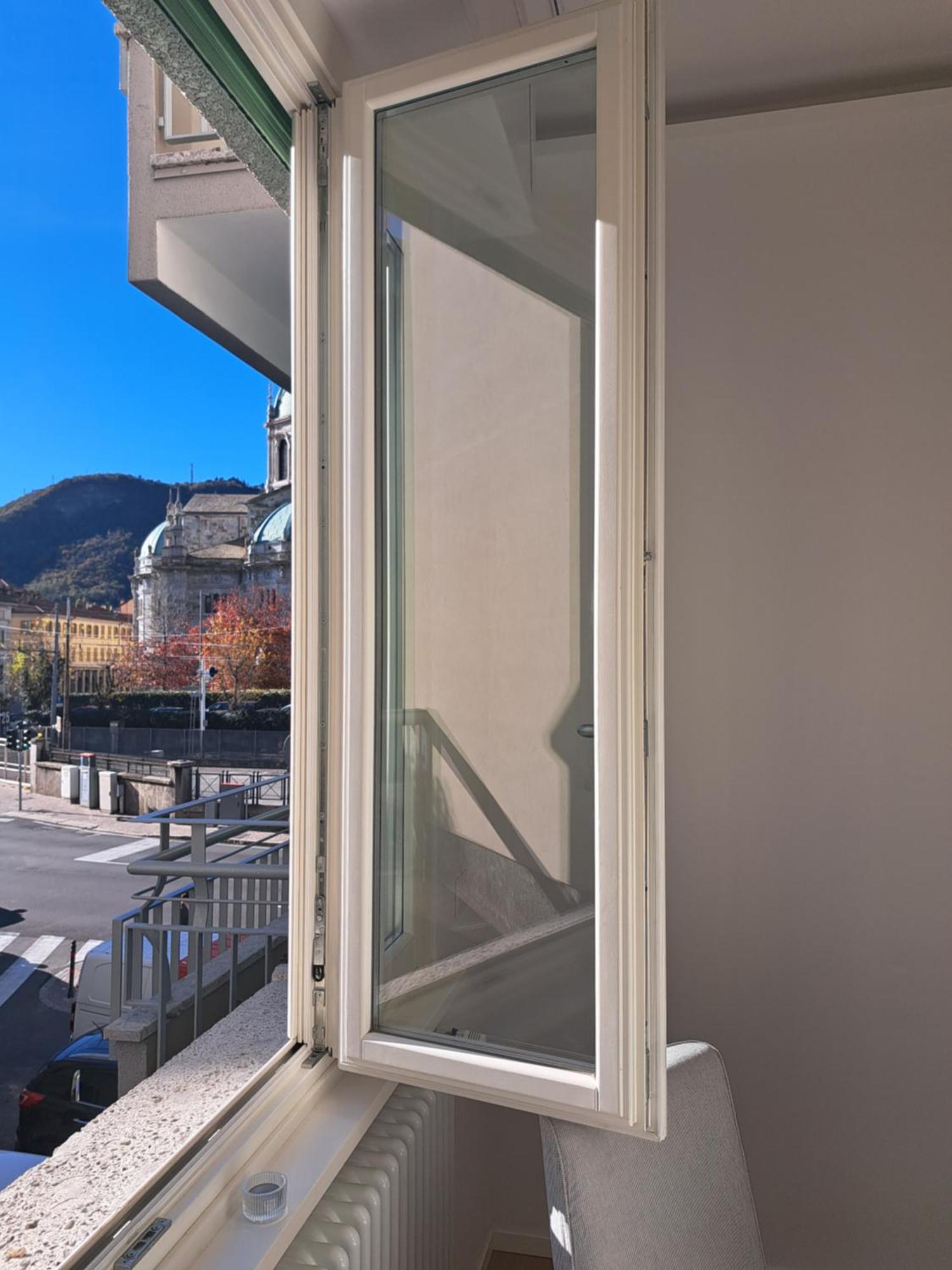 The Window On The Theatre And The Cathedral - Luxury Apartment Como Exterior photo