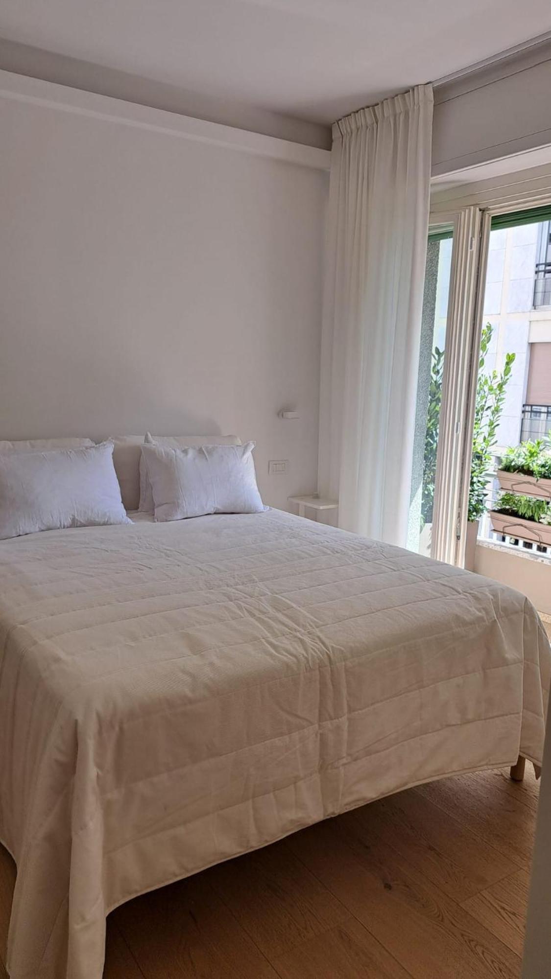 The Window On The Theatre And The Cathedral - Luxury Apartment Como Exterior photo